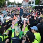 Titusenvis av mennesker protesterte på konferansen til AfD-partiet i Erfurt, Tyskland