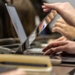universitetsprofessor som kritiserer &laquo;transidentitet&raquo;, krever studentene hennes oppsigelse