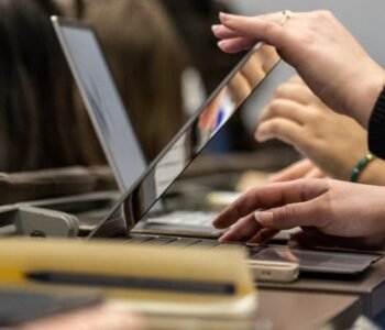 Allemagne-une-professeure-d-universite-critique-a-l-egard-des-identites-trans-les-etudiants-exigent-son-renvoi-2322805.jpg