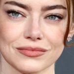 Emma Stone i &laquo;Need to Eat&raquo; ryggløs braless kjole