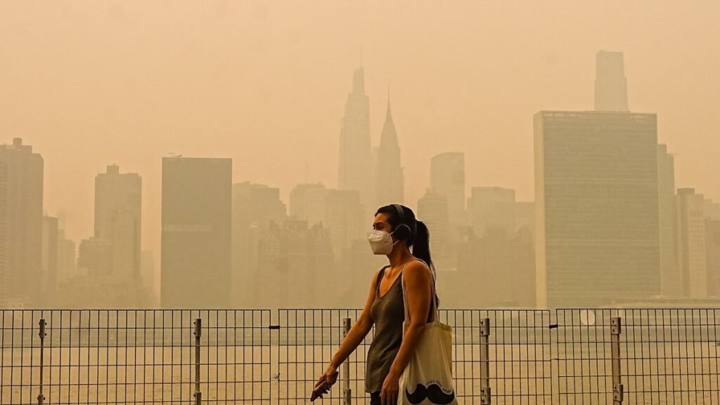 nyc-skyline-wildfire-smoke.jpg