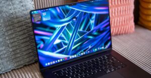 061326_Siri_AI_MacBook_Pro_macOS_27_Golden_Gate_beta_ADiBenedetto_0002.jpg