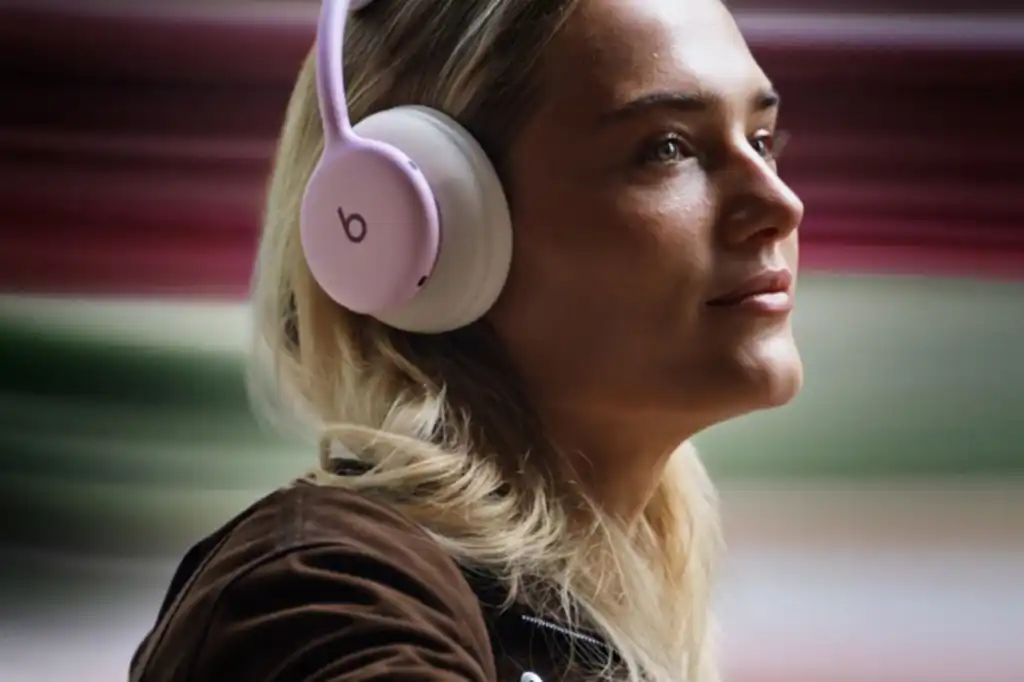3241477-0-01526700-1790108644-beats-360-headphones.jpg