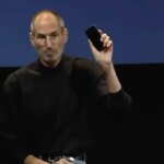 3243483-0-59650600-1790262264-steve-jobs-iphone-4-antennagate.jpg