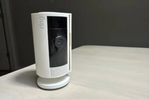 3243617-0-96863700-1790268287-Ring-indoor-cam.jpg