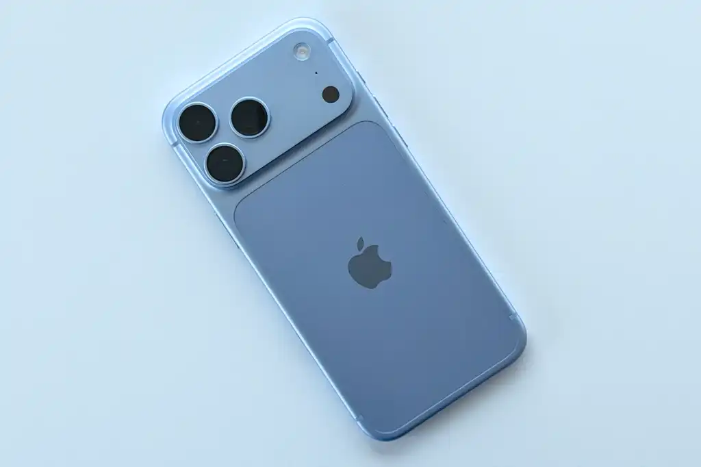 3244462-0-99092000-1790344488-iPhone-18-Pro-Glacier-4.jpg