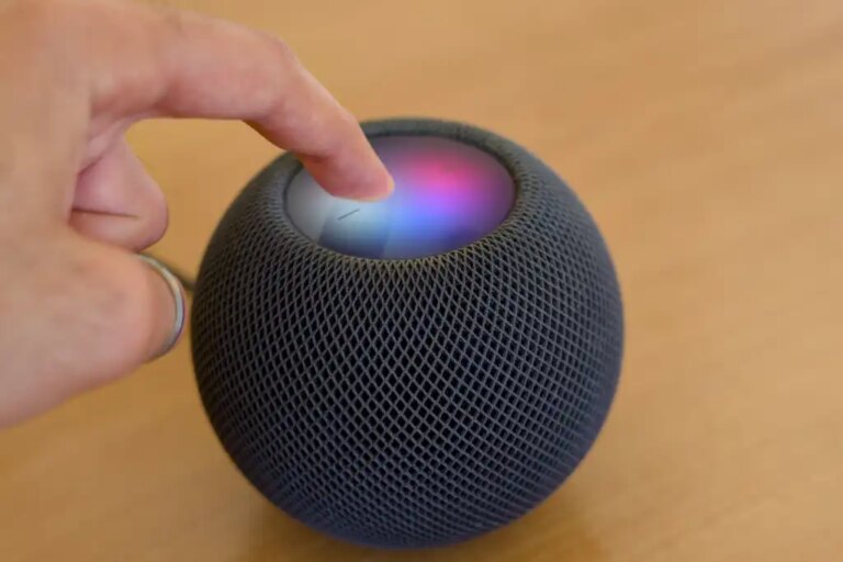 3244531-0-14855100-1790354372-Triggering-Siri-on-HomePod-mini.jpg