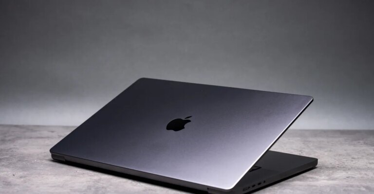 268395_Apple_MacBook_Pro_16_M5_Max_ADiBenedetto_0005.jpg