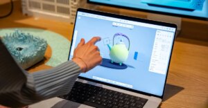 268836_MacBook_Pro_touchscreen_OLED_handson_ADiBenedetto_0043.jpg