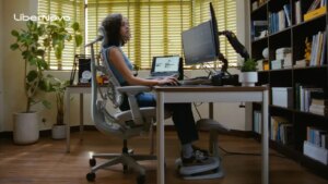 3241795-0-40667200-1790820018-LiberNovo-Omni-Desk-2.jpg