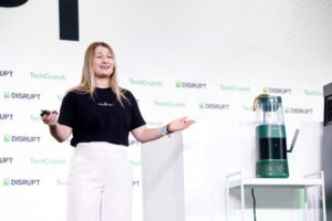 3264827-0-38279200-1792587628-Anastasiia-Romanova-Mosqitter-by-Kimberly-White-for-TechCrunch.jpg