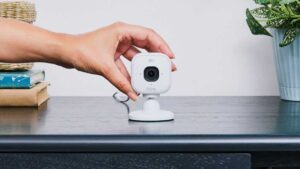 3272572-0-96124500-1793293747-Blink-Mini-2K-indoor-security-camera.jpg