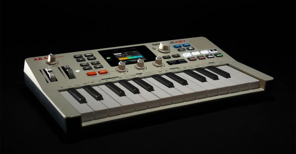 Akai_Sample_Key_DSC01934_WEB.jpeg